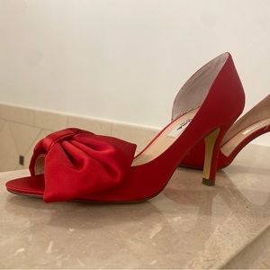 Nina Red Satin Bow Pumps.  Holiday shoes! Like new worn indoors once.  Size 9.
